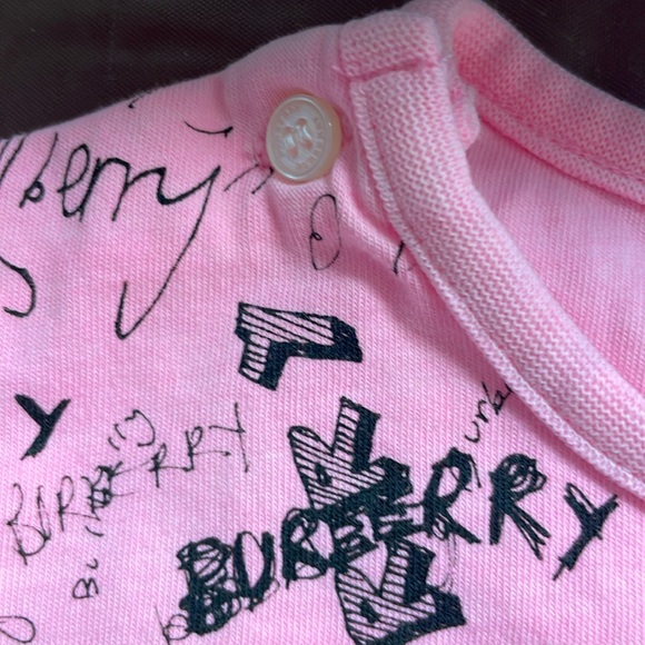 NWT Burberry pink ss T-shirt, button at each shoulder and partial print on back - Picture 4 of 6